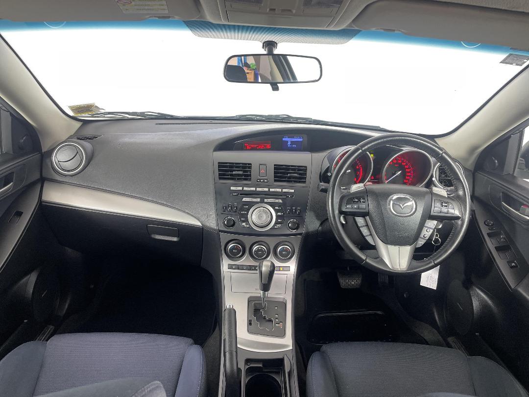 Photo '17' of Mazda Mazda3