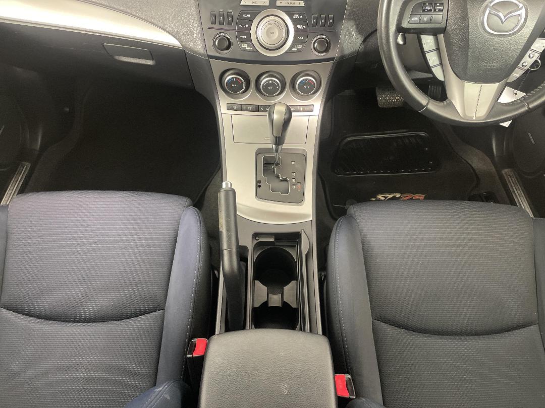 Photo '18' of Mazda Mazda3