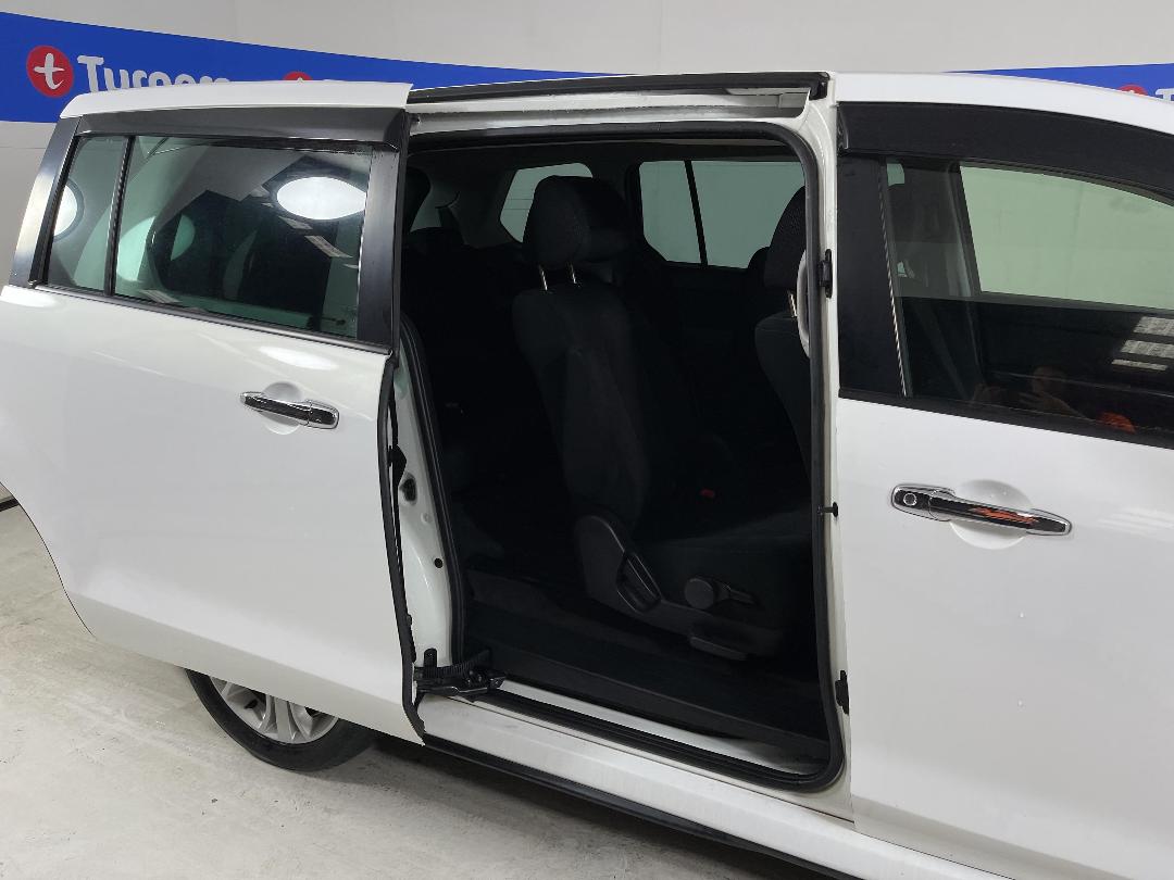 Photo '10' of Mazda MPV