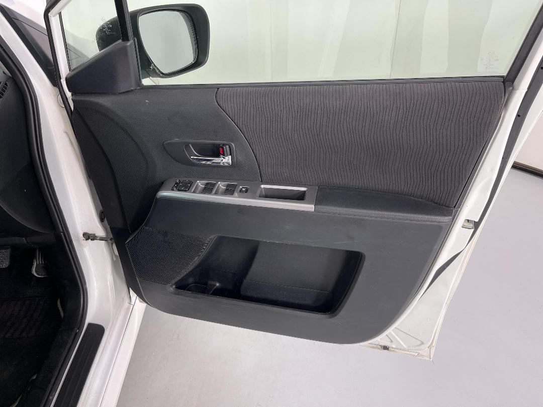 Photo '15' of Mazda Premacy Photo '15' of Mazda Premacy