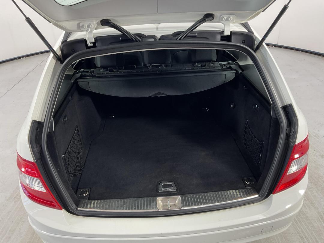 Photo '14' of Mercedes-Benz C200 Photo '14' of Mercedes-Benz C200