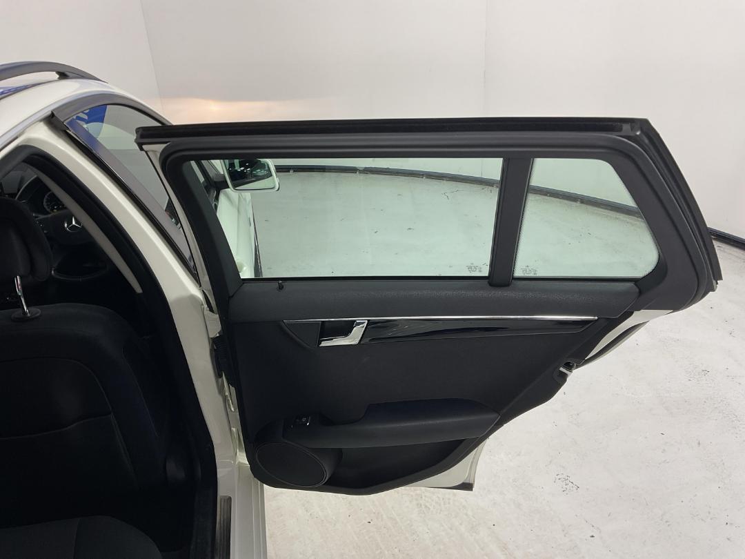 Photo '19' of Mercedes-Benz C200 Photo '19' of Mercedes-Benz C200