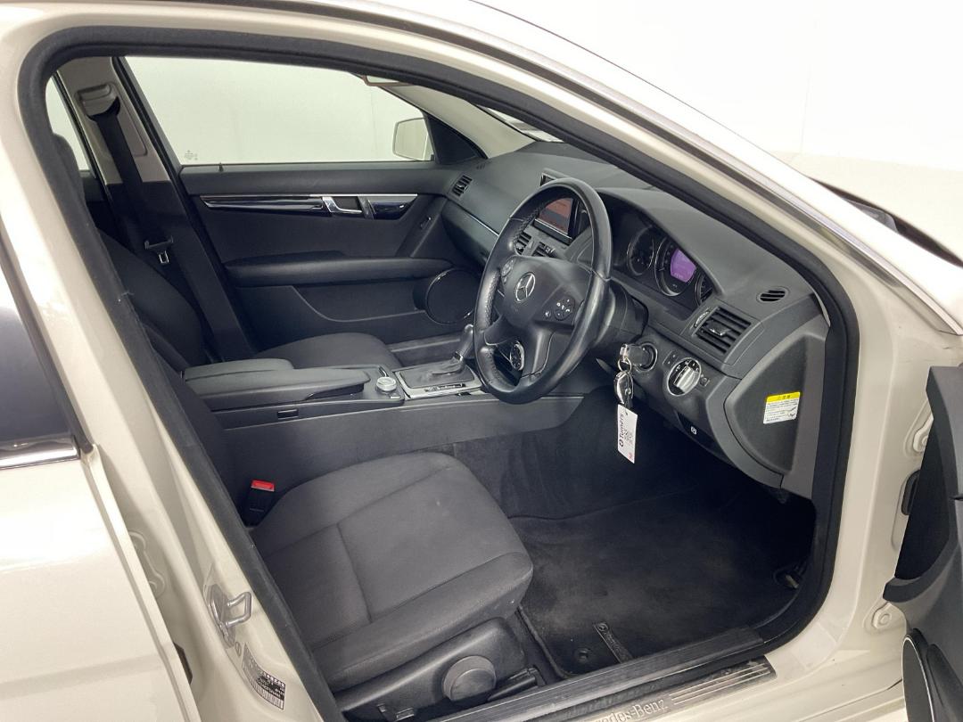 Photo '16' of Mercedes-Benz C200 Photo '16' of Mercedes-Benz C200