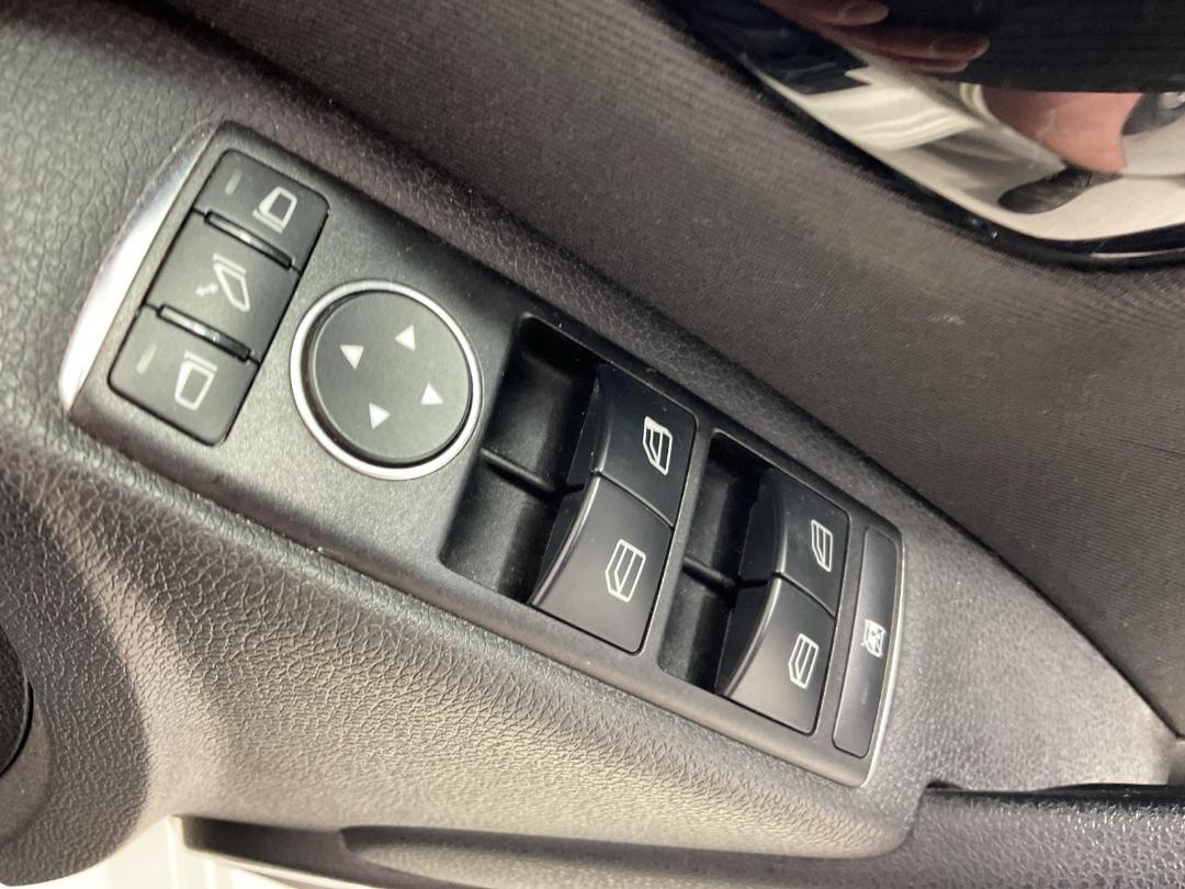 Photo '23' of Mercedes-Benz C200 Photo '23' of Mercedes-Benz C200