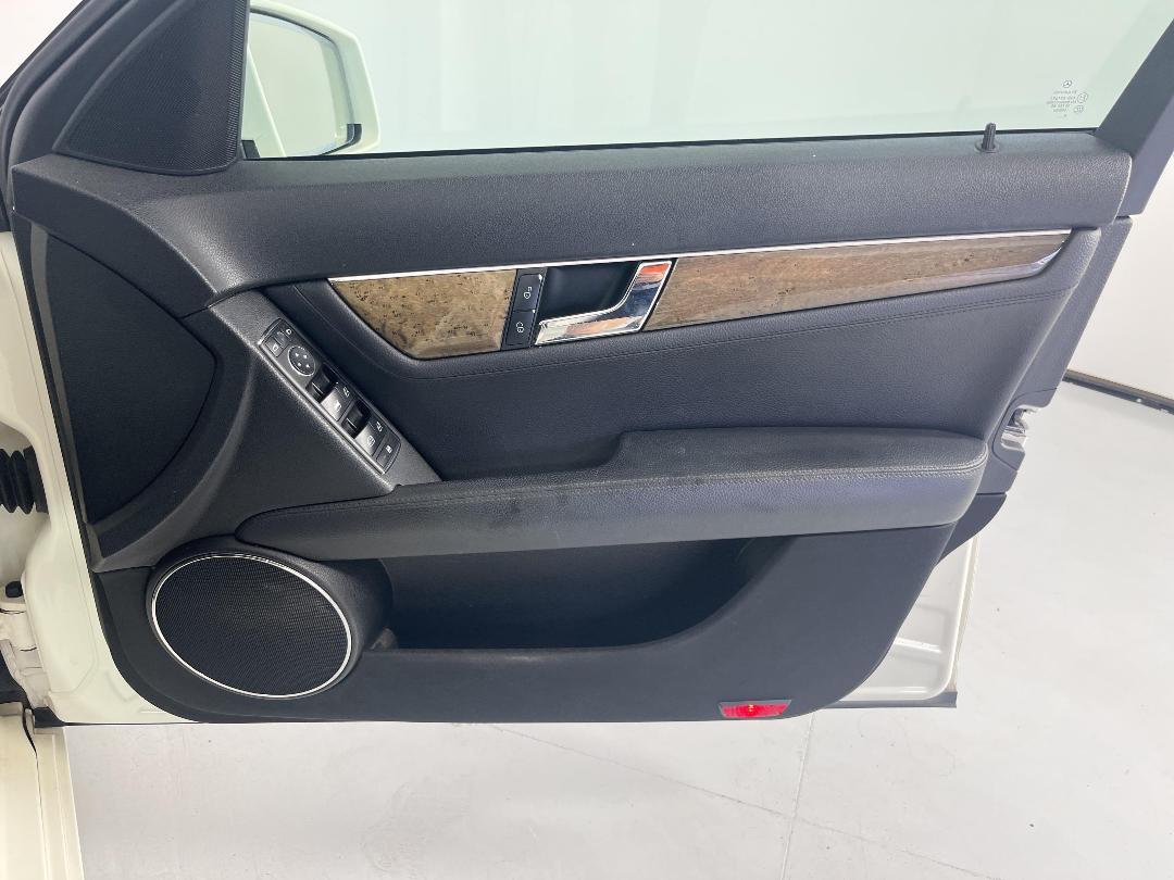 Photo '15' of Mercedes-Benz C200