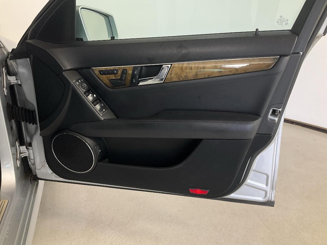 Photo '15' of Mercedes-Benz C300