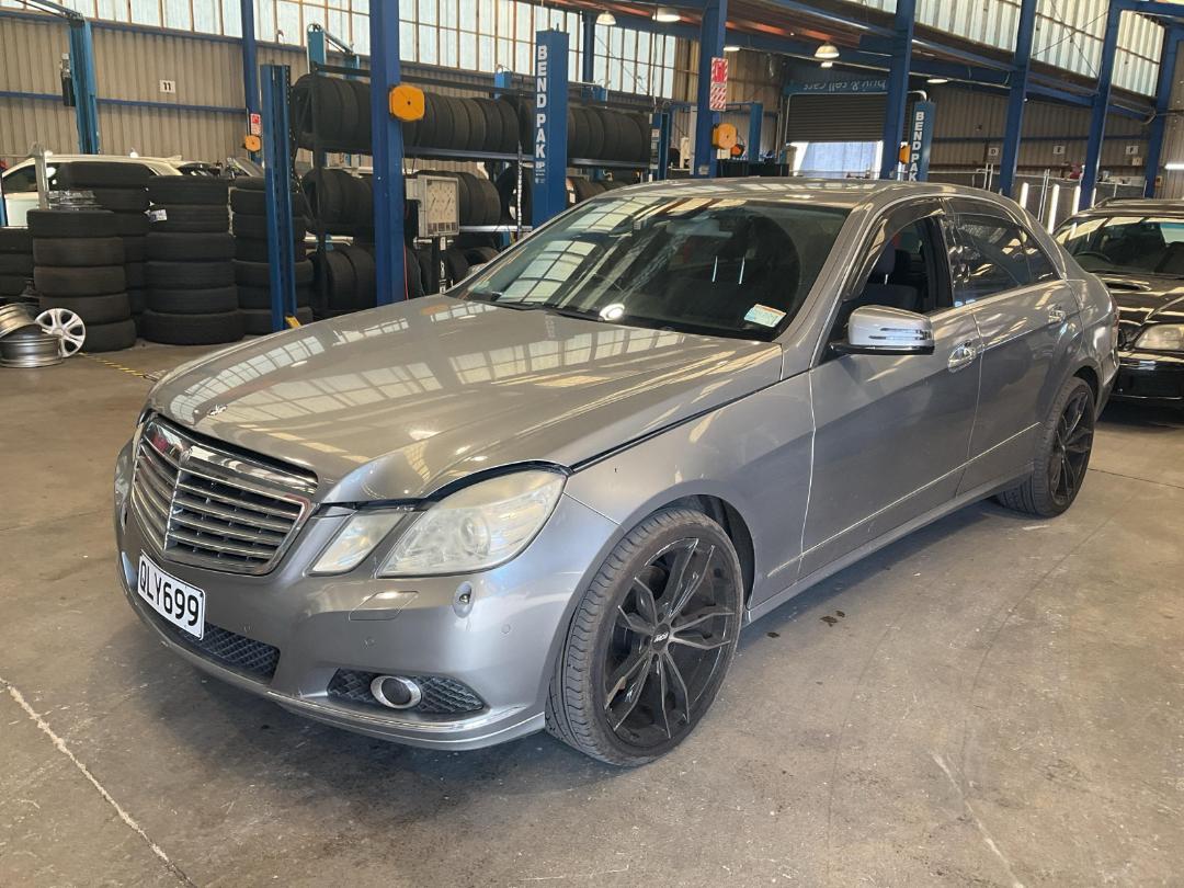 Photo '3' of Mercedes-Benz E300 Photo '3' of Mercedes-Benz E300