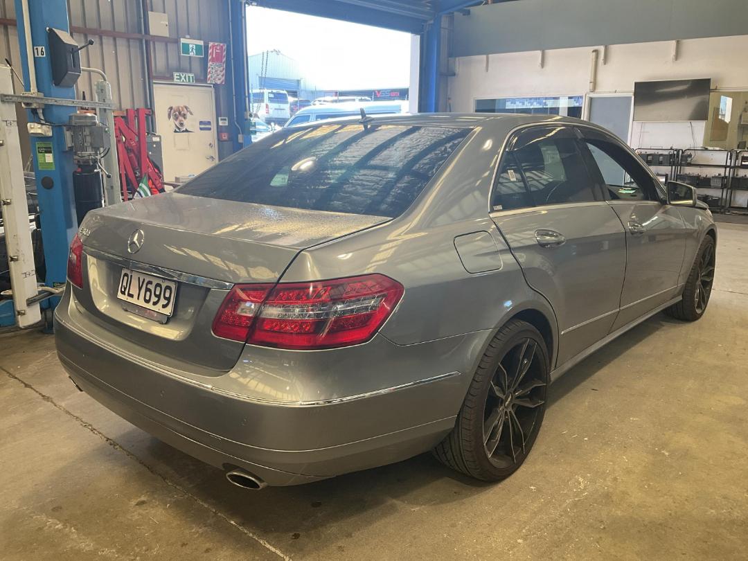 Photo '4' of Mercedes-Benz E300 Photo '4' of Mercedes-Benz E300