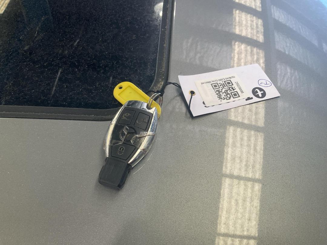 Photo '7' of Mercedes-Benz E300 Photo '7' of Mercedes-Benz E300