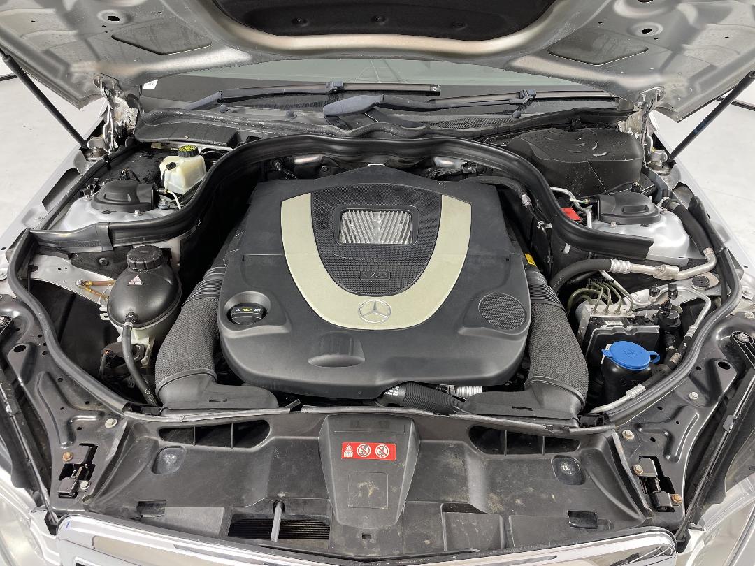 Photo '13' of Mercedes-Benz E550