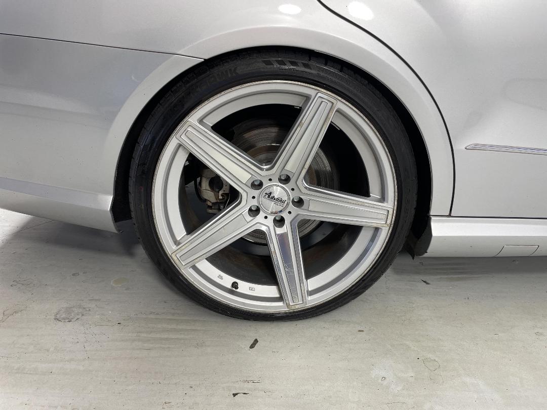 Photo '12' of Mercedes-Benz E550