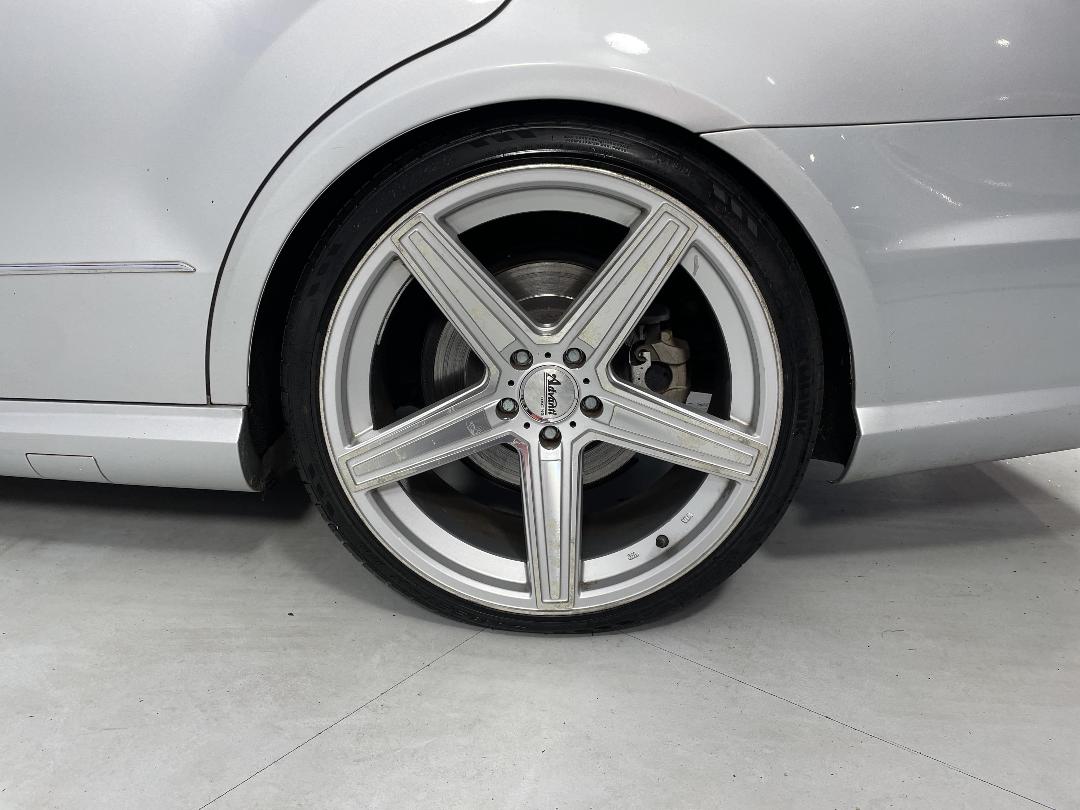 Photo '11' of Mercedes-Benz E550