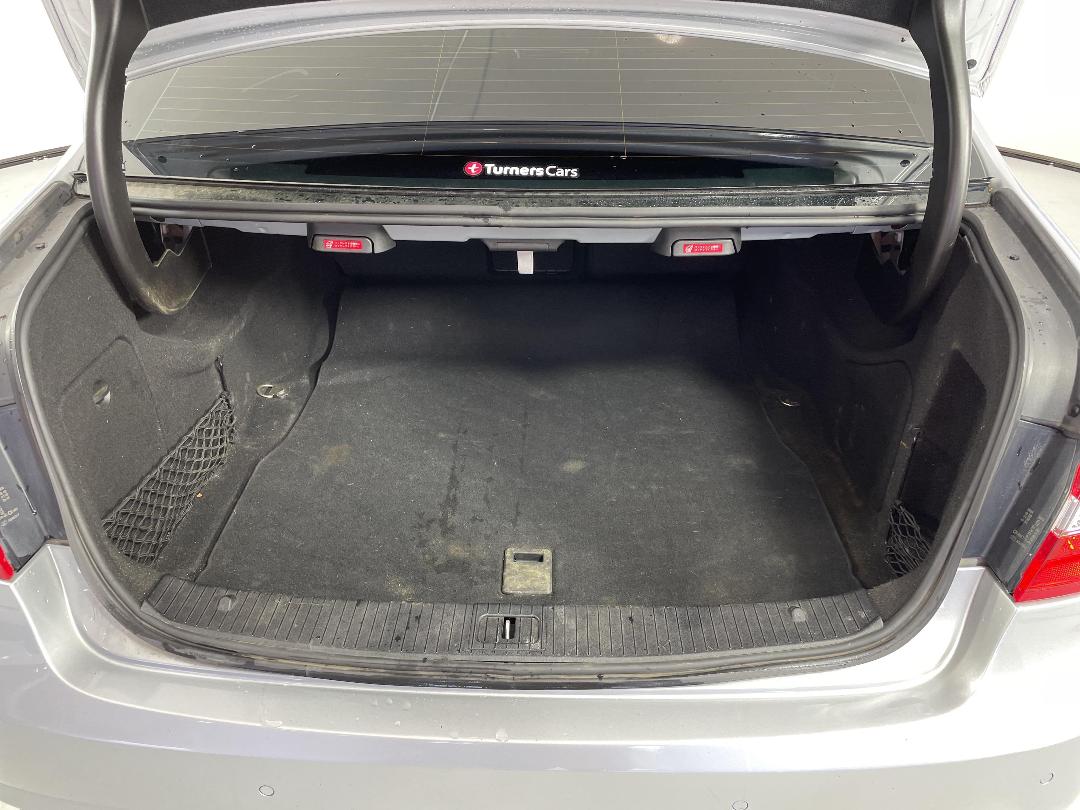 Photo '14' of Mercedes-Benz E550