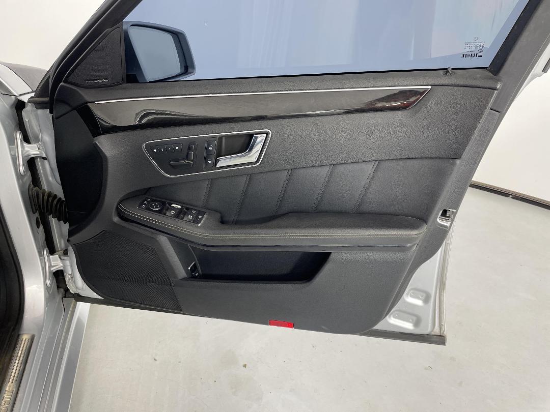 Photo '15' of Mercedes-Benz E550