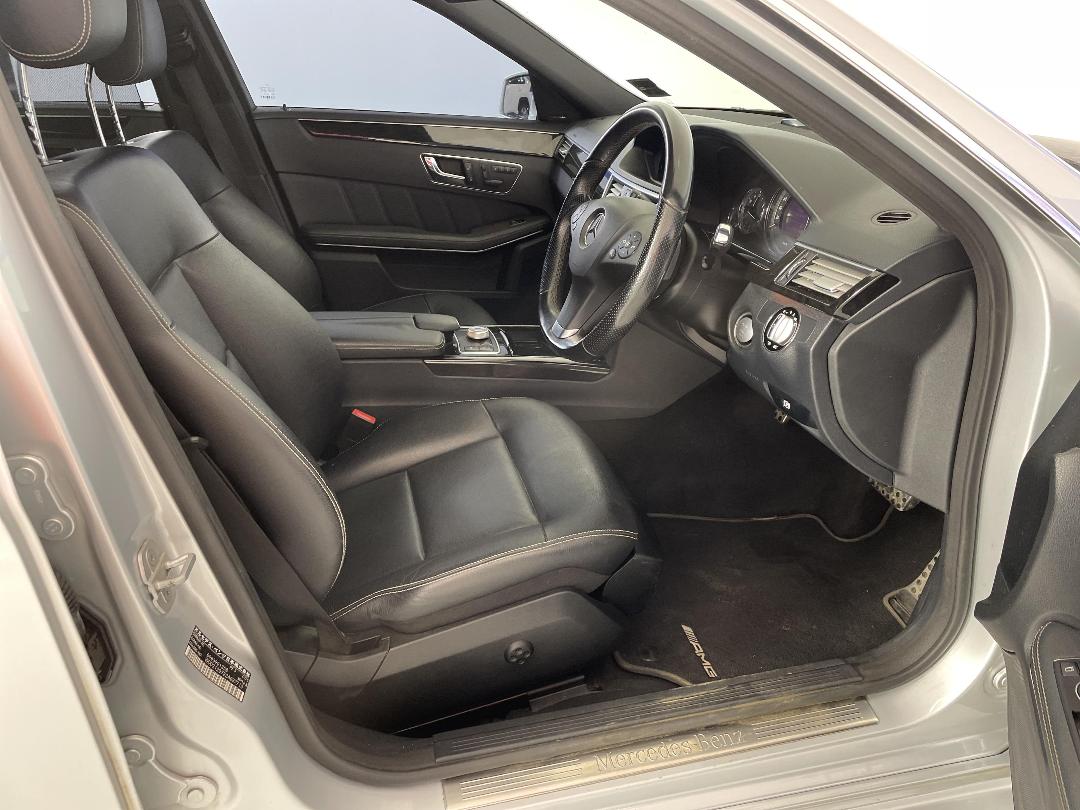 Photo '16' of Mercedes-Benz E550