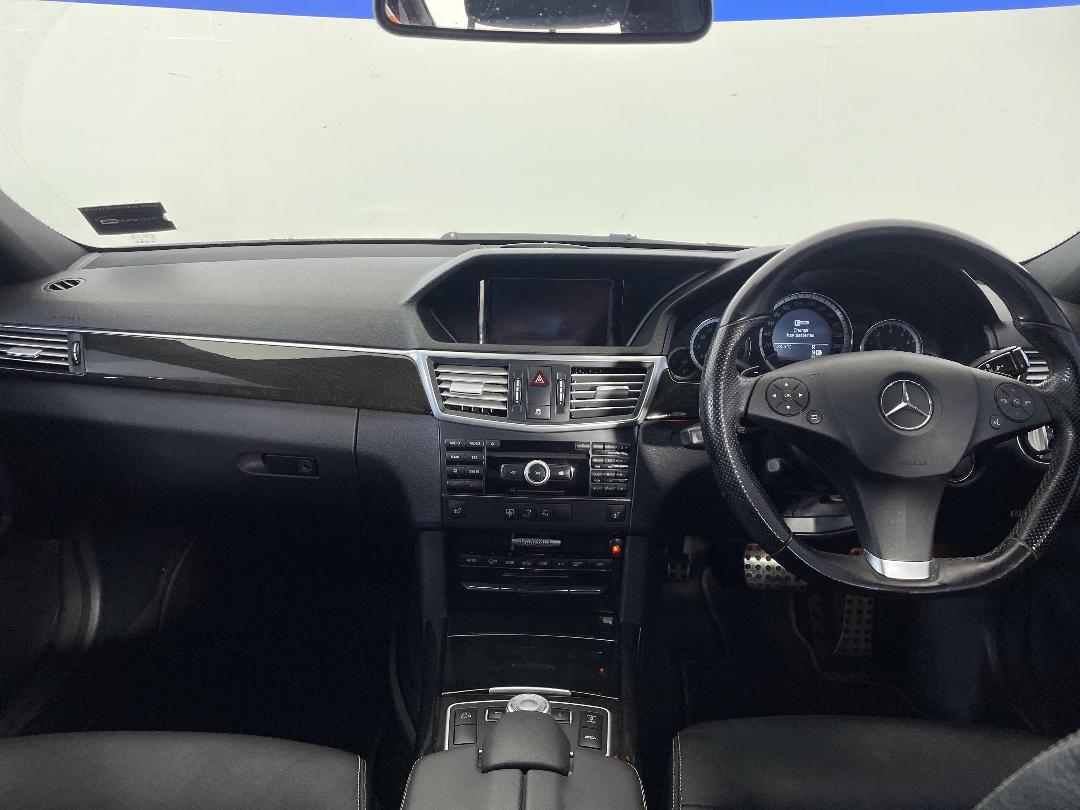 Photo '17' of Mercedes-Benz E550