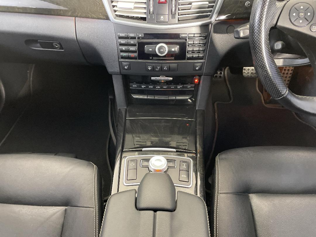 Photo '18' of Mercedes-Benz E550