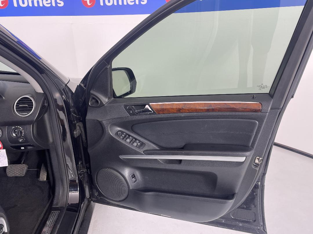 Photo '15' of Mercedes-Benz M-Class Photo '15' of Mercedes-Benz M-Class