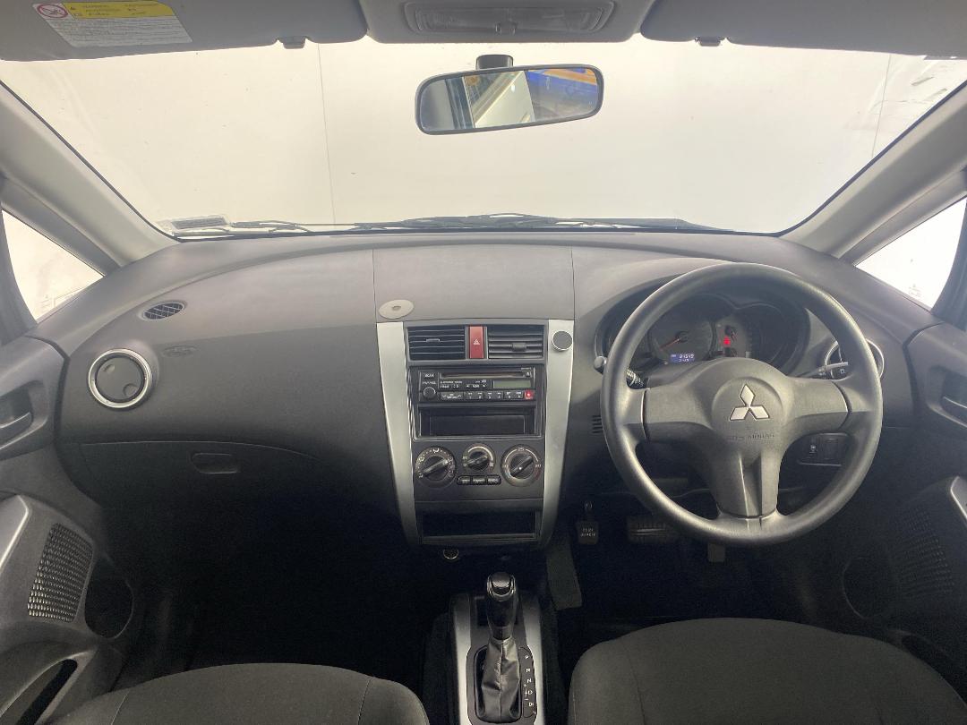 Photo '17' of Mitsubishi Colt Plus