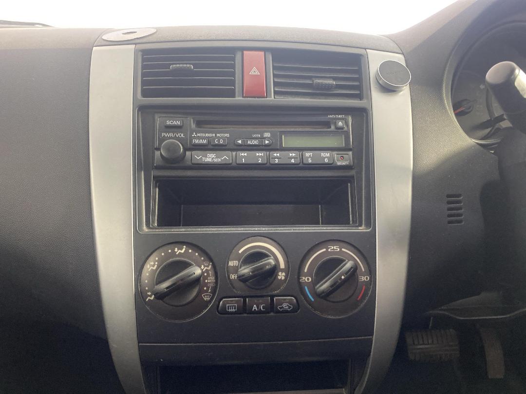 Photo '18' of Mitsubishi Colt Plus