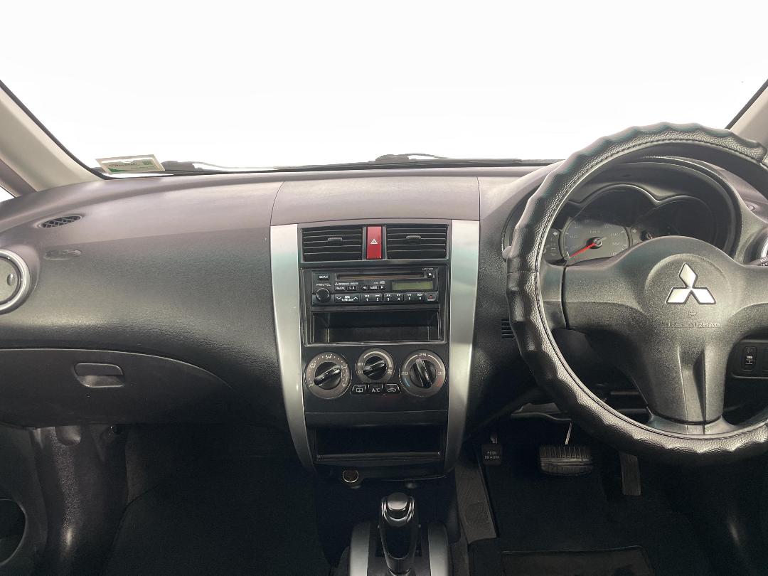 Photo '17' of Mitsubishi Colt Plus Photo '17' of Mitsubishi Colt Plus