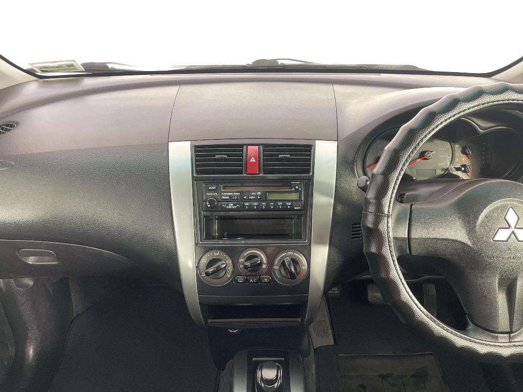 Photo '18' of Mitsubishi Colt Plus Photo '18' of Mitsubishi Colt Plus