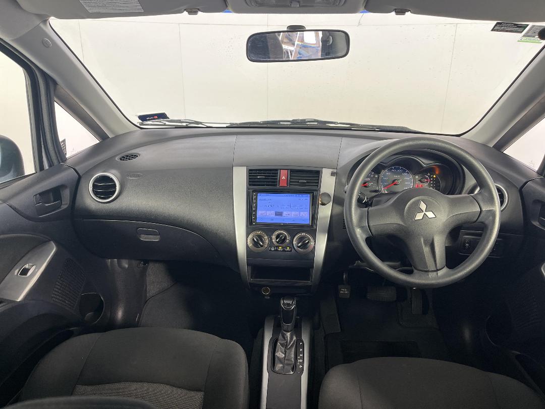 Photo '17' of Mitsubishi Colt Plus