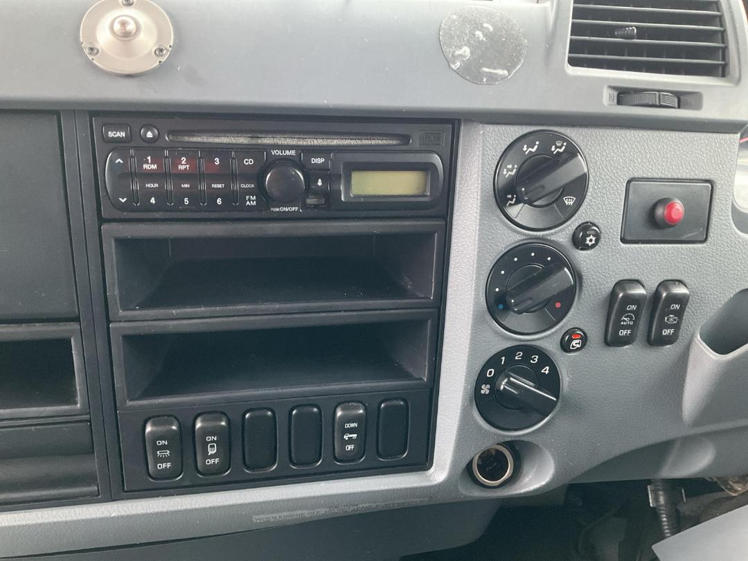 Photo '24' of Mitsubishi Fuso Fighter FM281M8 Chiller