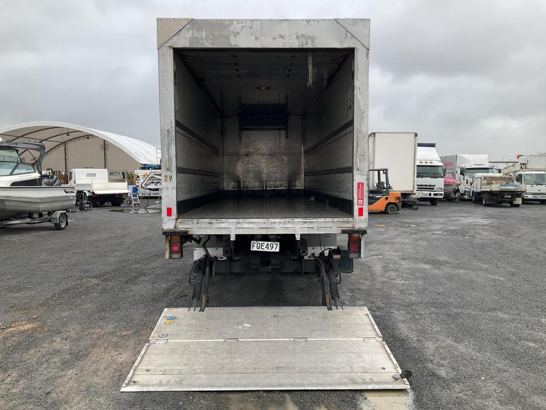 Photo '15' of Mitsubishi Fuso Fighter FM281M8 Chiller