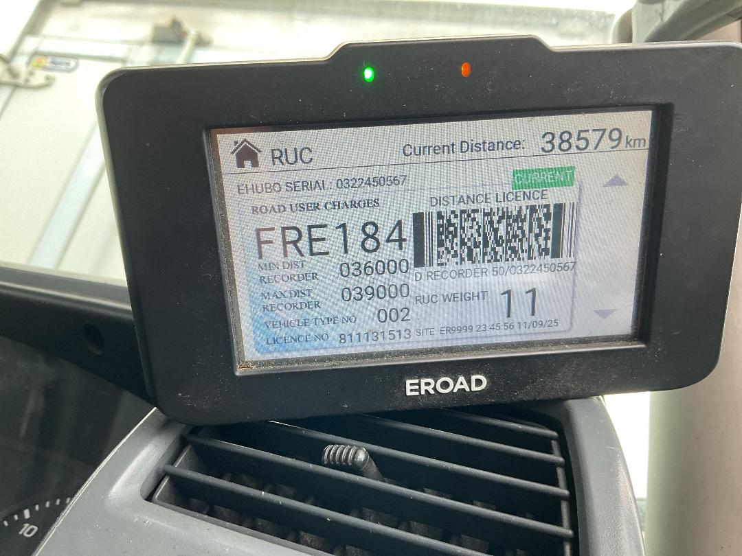 Photo '37' of Mitsubishi Fuso Fighter FK250H8 Chiller