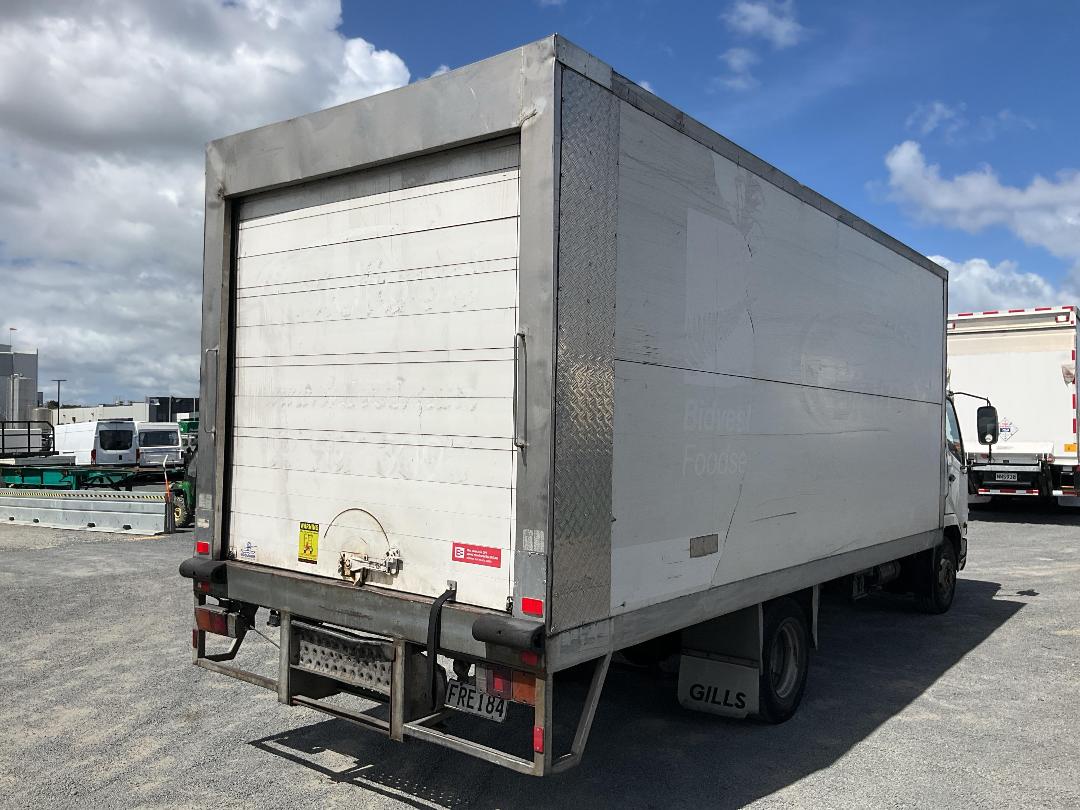 Photo '4' of Mitsubishi Fuso Fighter FK250H8 Chiller