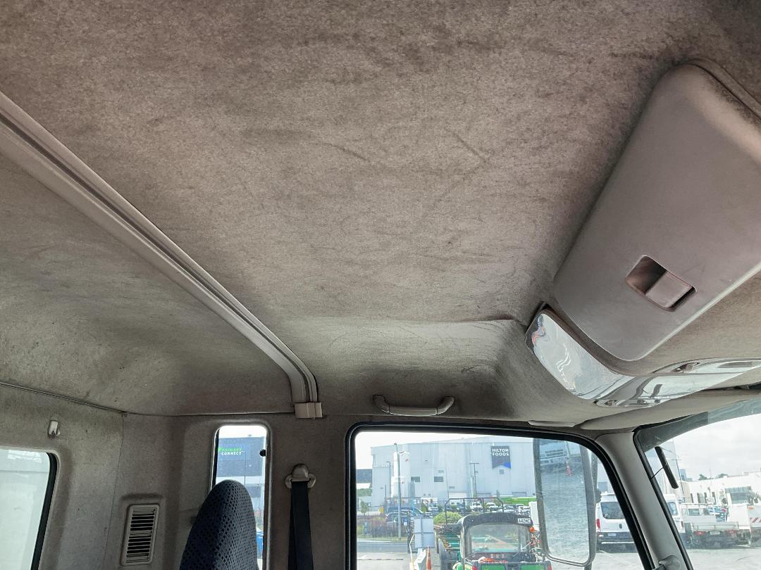 Photo '18' of Mitsubishi Fuso Fighter FK250H8 Chiller