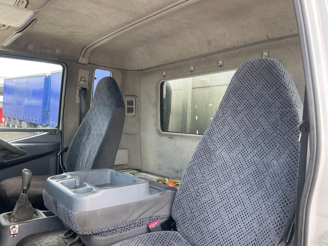 Photo '23' of Mitsubishi Fuso Fighter FK250H8 Chiller