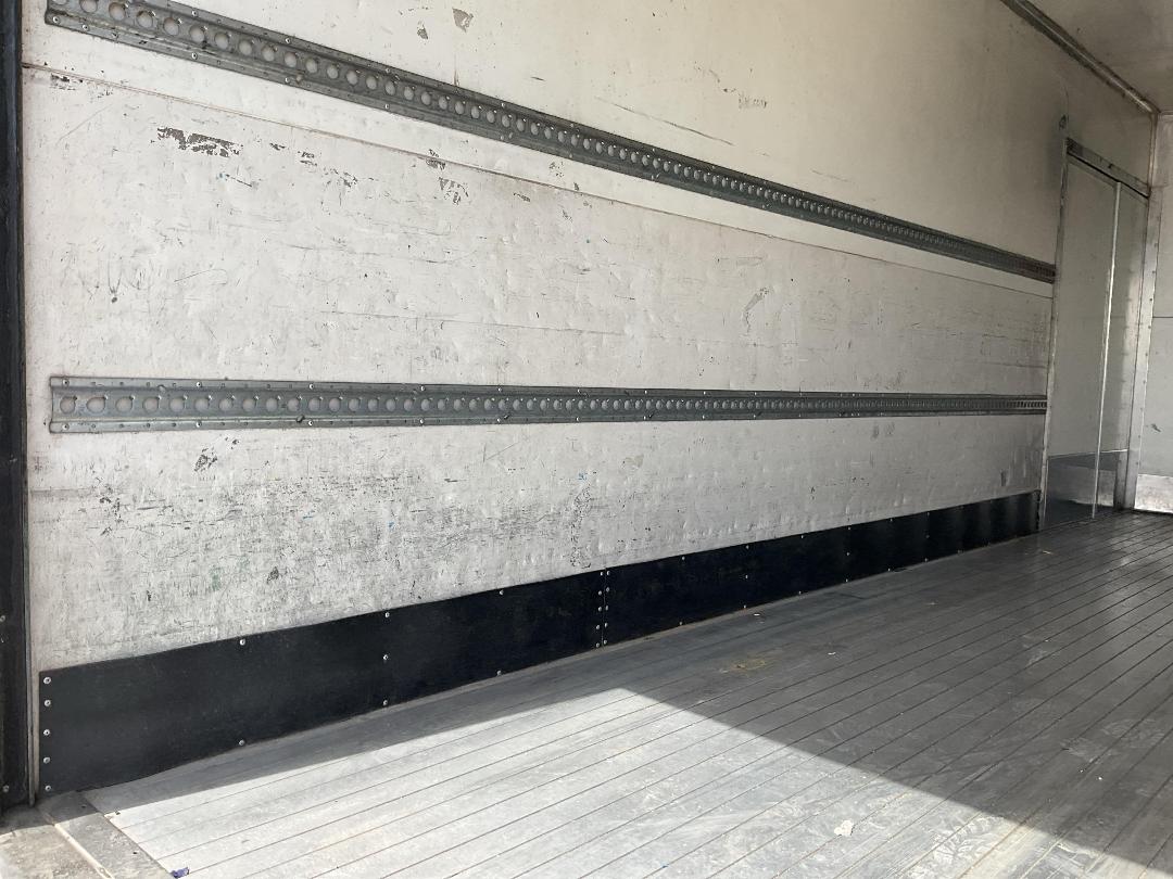 Photo '35' of Mitsubishi Fuso Fighter FK250H8 Chiller