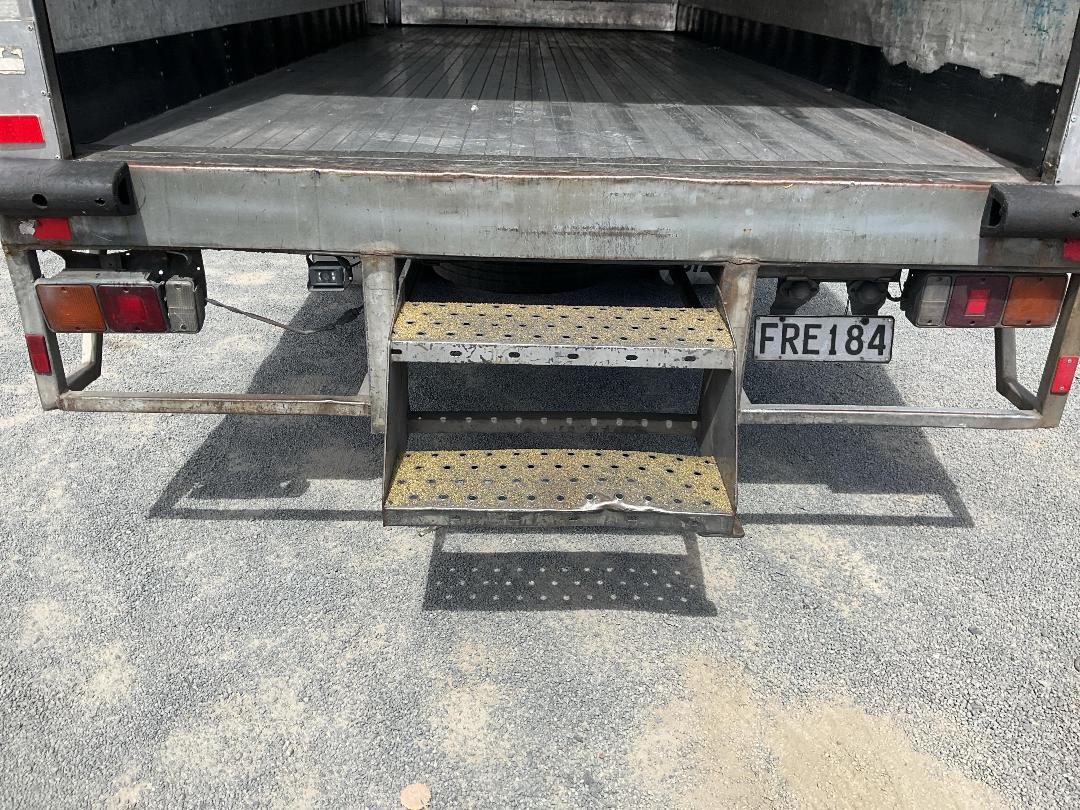 Photo '33' of Mitsubishi Fuso Fighter FK250H8 Chiller