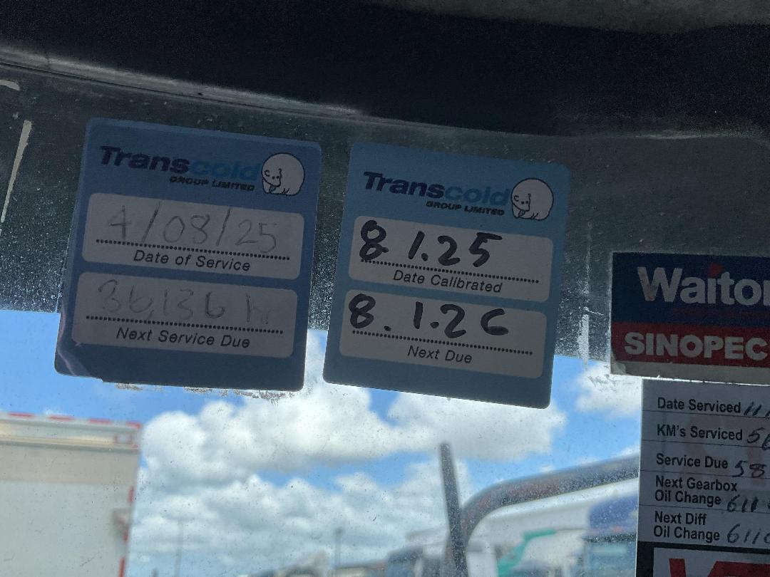 Photo '38' of Mitsubishi Fuso Fighter FK250H8 Chiller