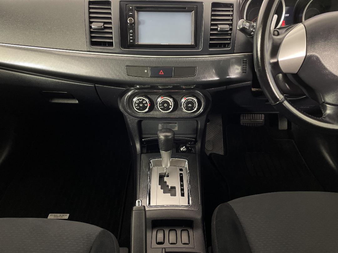 Photo '18' of Mitsubishi Galant