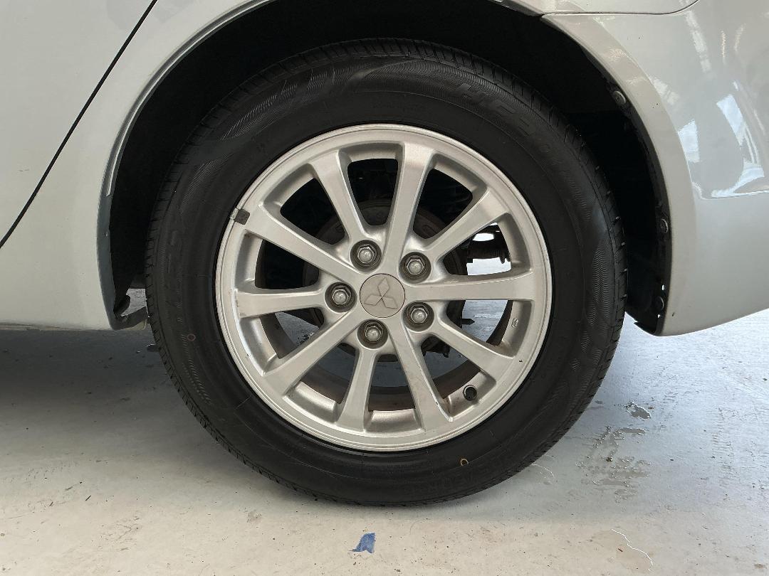 Photo '11' of Mitsubishi Galant