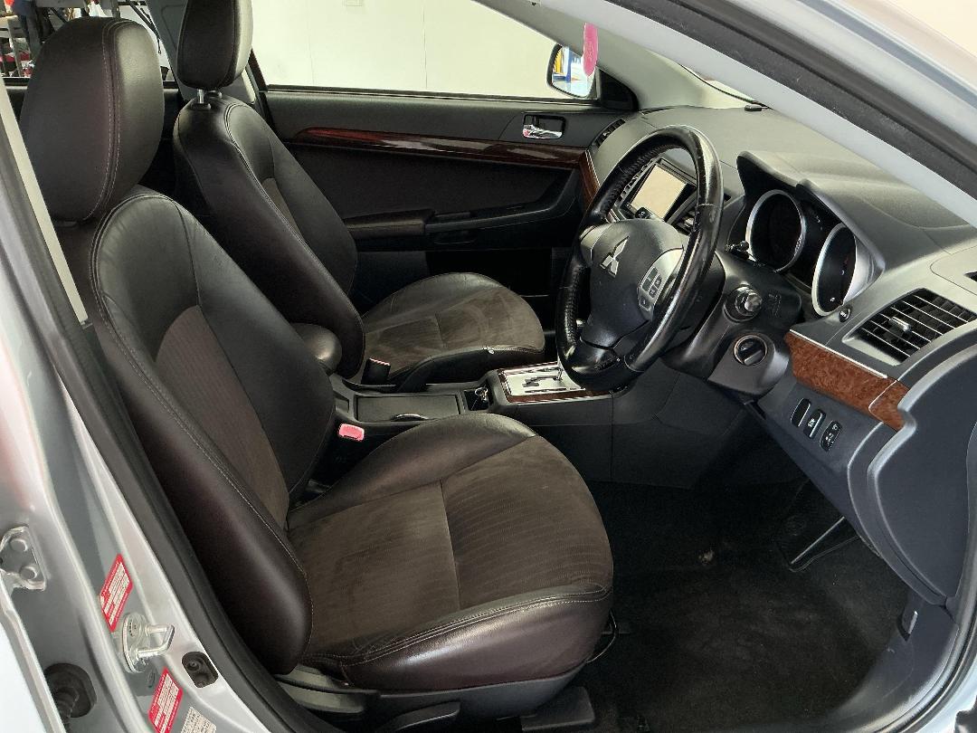 Photo '16' of Mitsubishi Galant