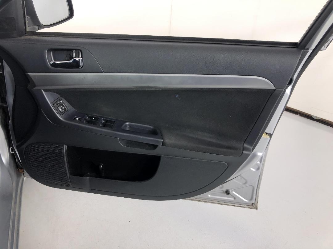 Photo '15' of Mitsubishi Galant Photo '15' of Mitsubishi Galant