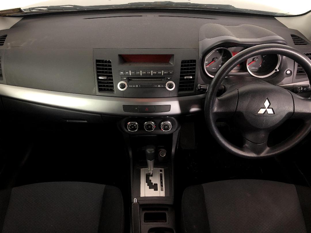 Photo '17' of Mitsubishi Galant Photo '17' of Mitsubishi Galant