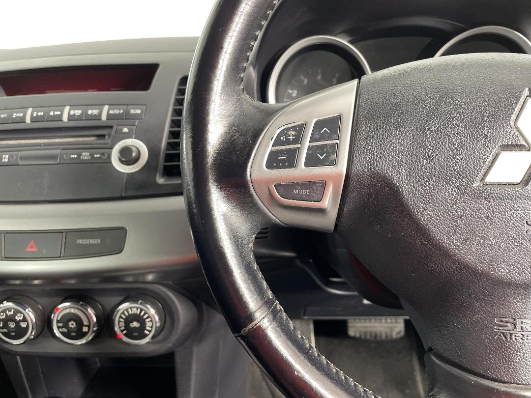 Photo '25' of Mitsubishi Lancer