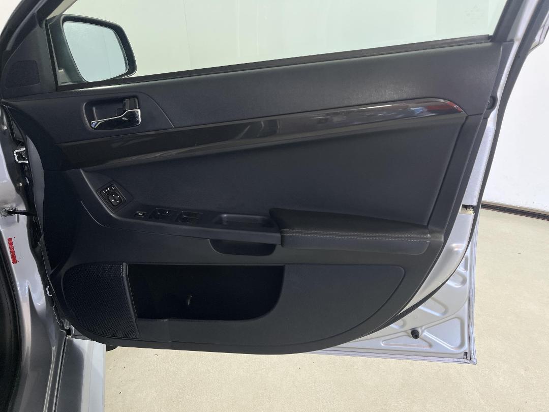 Photo '15' of Mitsubishi Lancer