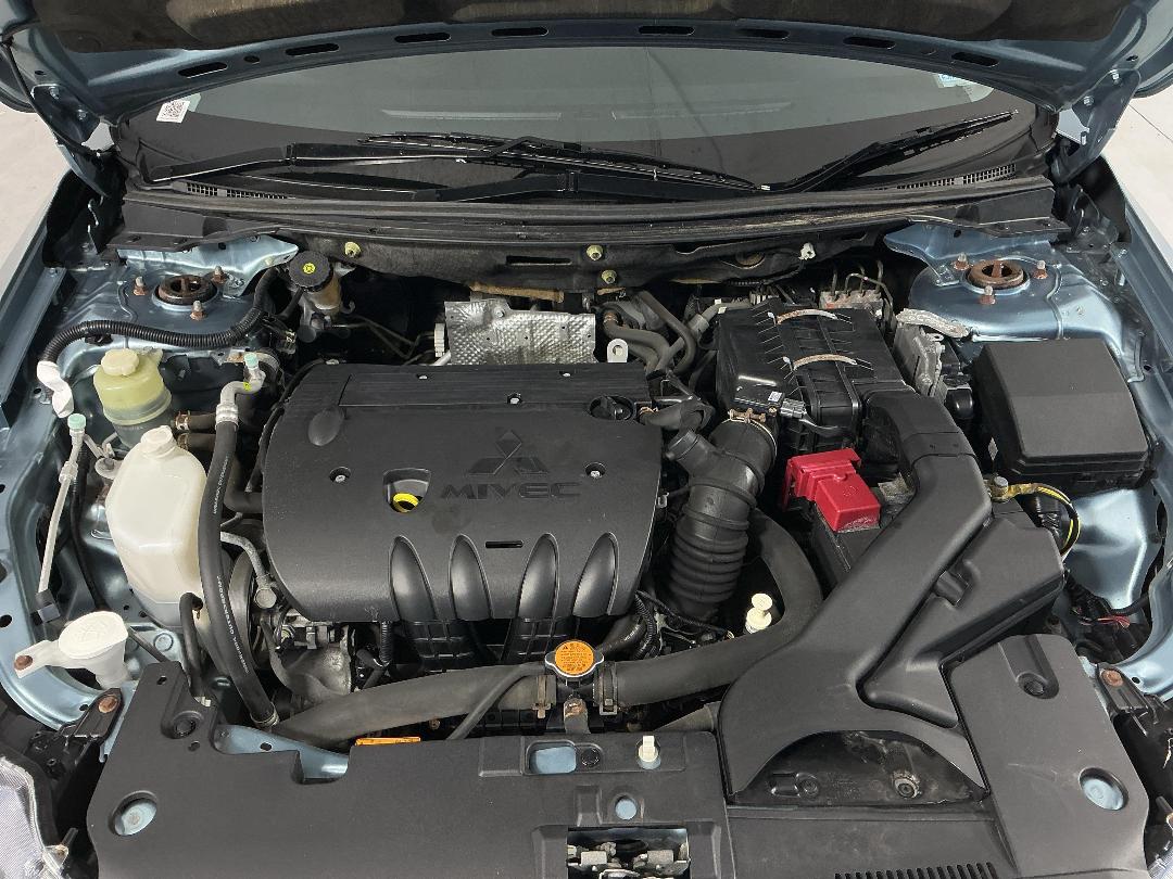 Photo '13' of Mitsubishi Lancer