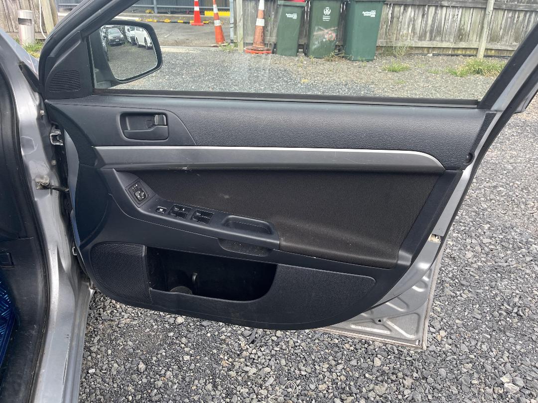 Photo '13' of Mitsubishi Lancer ES Photo '13' of Mitsubishi Lancer ES