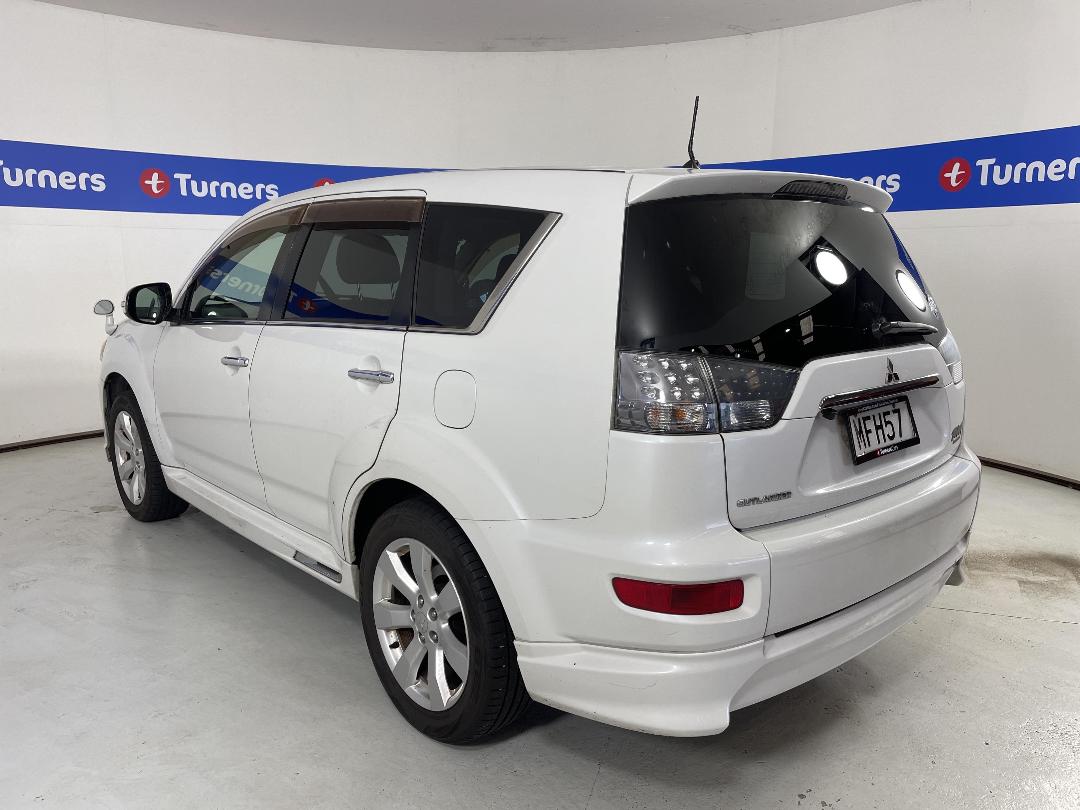 Photo '5' of Mitsubishi Outlander Photo '5' of Mitsubishi Outlander