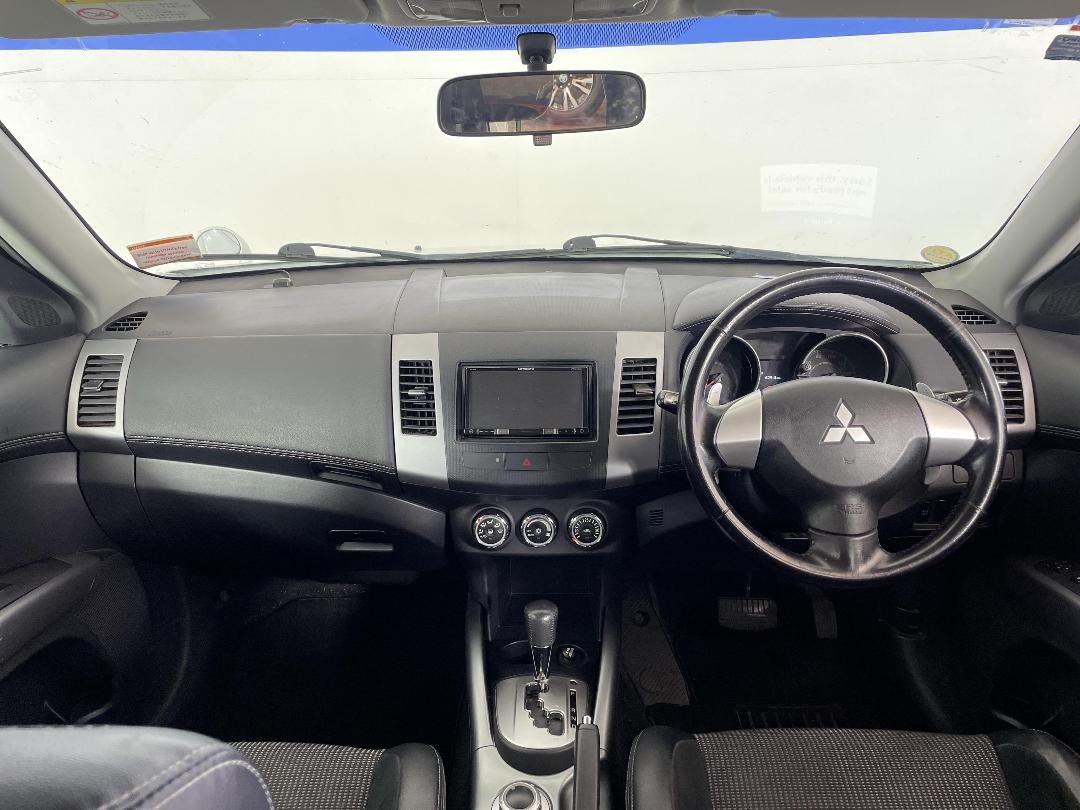 Photo '17' of Mitsubishi Outlander Photo '17' of Mitsubishi Outlander