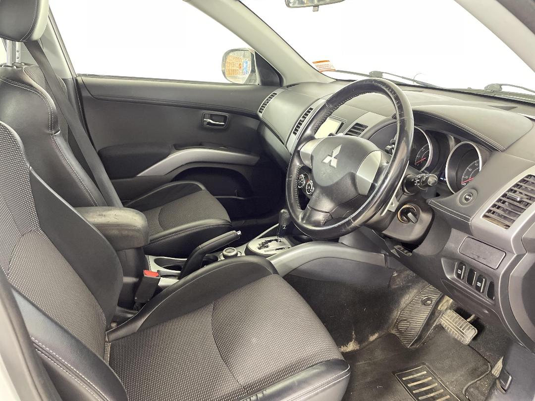 Photo '16' of Mitsubishi Outlander Photo '16' of Mitsubishi Outlander