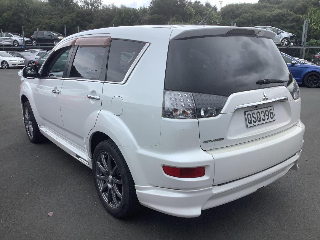 Photo '6' of Mitsubishi Outlander