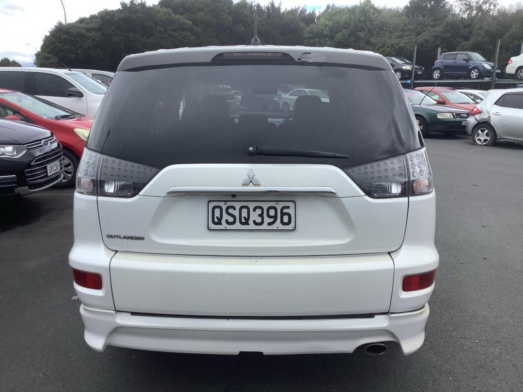 Photo '7' of Mitsubishi Outlander